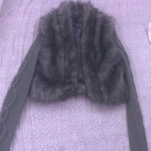Comfy Bebe addictions grey faux fur cropped sweater